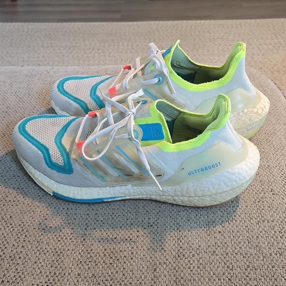 Adidas Ultraboost 22 - Picture 4 of 5